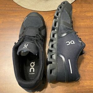 On Cloud 5 Women's Running Shoes - Black size 7